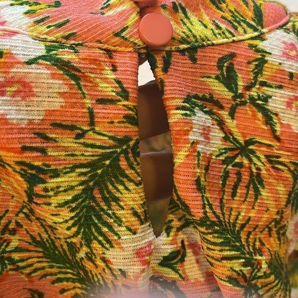 NWT-island Shores-M-multicolor Hawaiian halter, ruffle, sleeveless top/blouse. - Picture 3 of 10